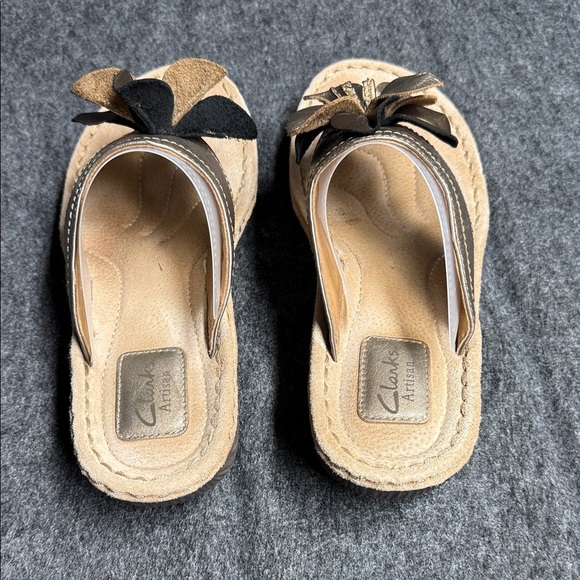 Clarks Metallic Flower Sandals - Picture 4 of 8